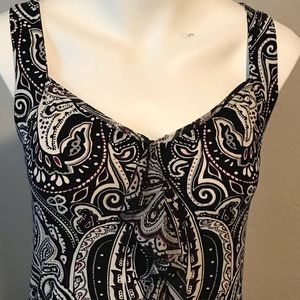 Sleeveless black & white blouse